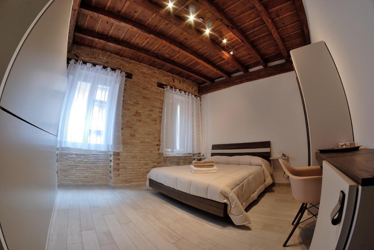 B&B Del Corso Лорето Экстерьер фото